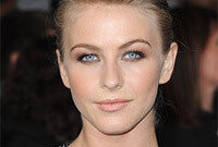 Julianne-hough-high-volume-fringe-side
